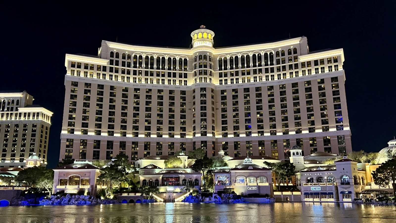 Large casino venue representing public and invite-only blackjack tournament events